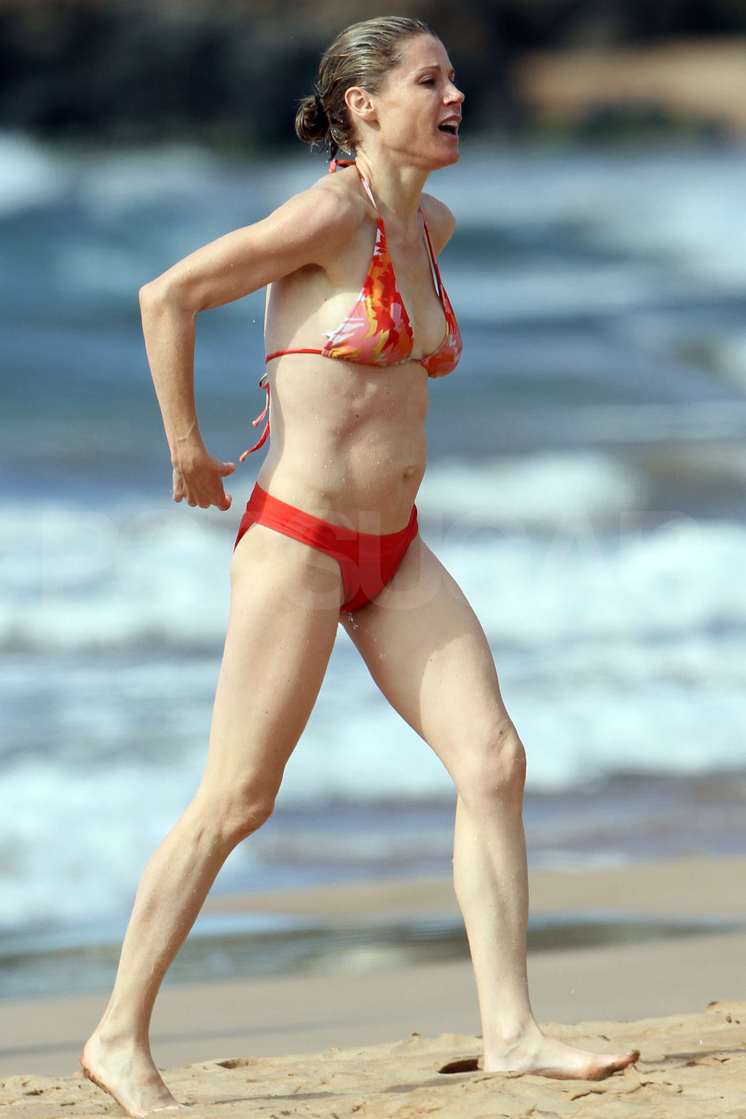 Julie Bowen bikini.